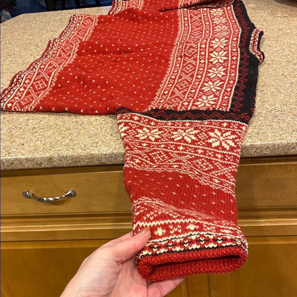 L.L. Bean Sweater With FLAWS Holes,Stains Red Black White/Off White XL - Picture 13 of 16